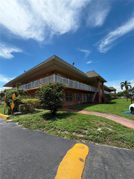For Rent: $1,150 (0 beds, 1 baths, 440 Square Feet)