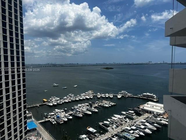 For Sale: $279,000 (1 beds, 1 baths, 860 Square Feet)
