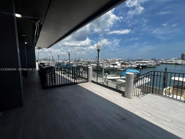 For Sale: $279,000 (1 beds, 1 baths, 860 Square Feet)