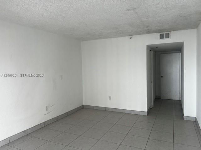 For Sale: $279,000 (1 beds, 1 baths, 860 Square Feet)