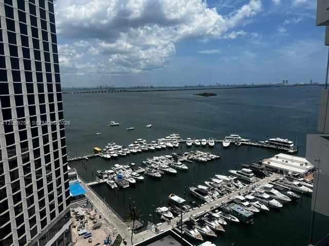 For Sale: $279,000 (1 beds, 1 baths, 860 Square Feet)