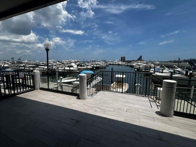 For Sale: $279,000 (1 beds, 1 baths, 860 Square Feet)