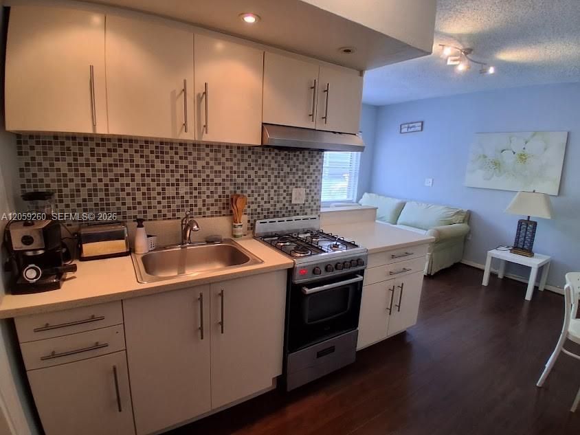 В аренду: $1,900 (1 спален, 1 ванн, 428 Квадратных фут)