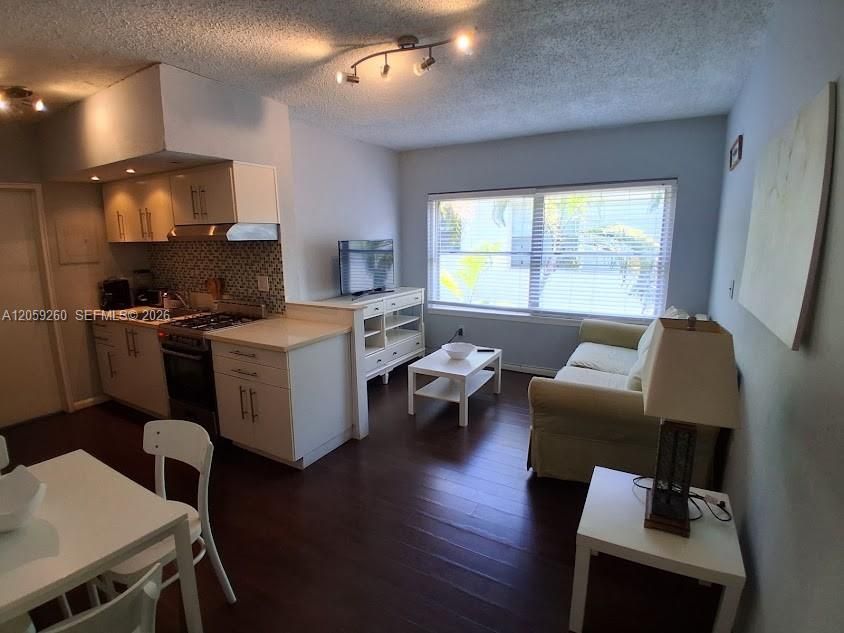 В аренду: $1,900 (1 спален, 1 ванн, 428 Квадратных фут)