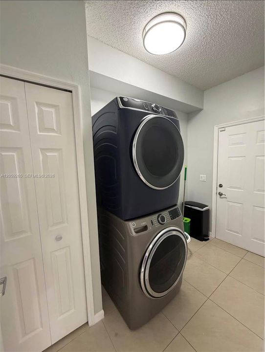В аренду: $3,000 (1 спален, 1 ванн, 845 Квадратных фут)