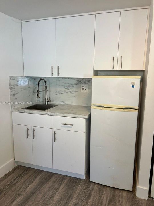 For Rent: $1,400 (1 beds, 1 baths, 1832 Square Feet)
