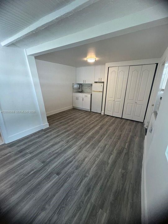 For Rent: $1,400 (1 beds, 1 baths, 1832 Square Feet)