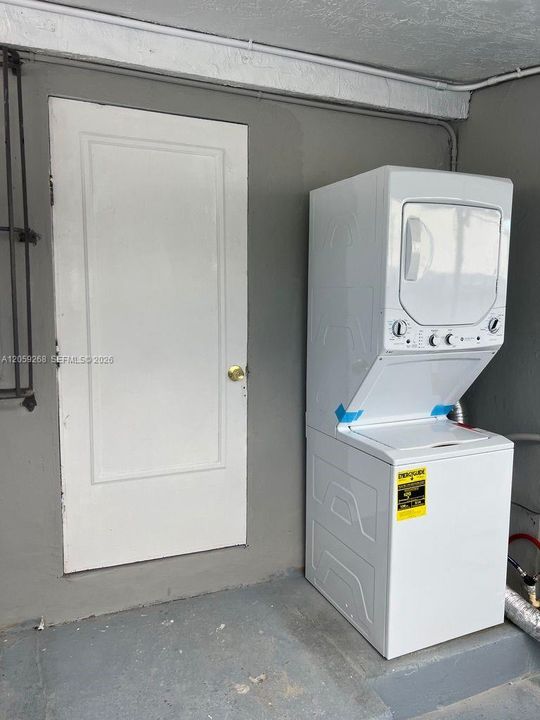 For Rent: $1,400 (1 beds, 1 baths, 1832 Square Feet)