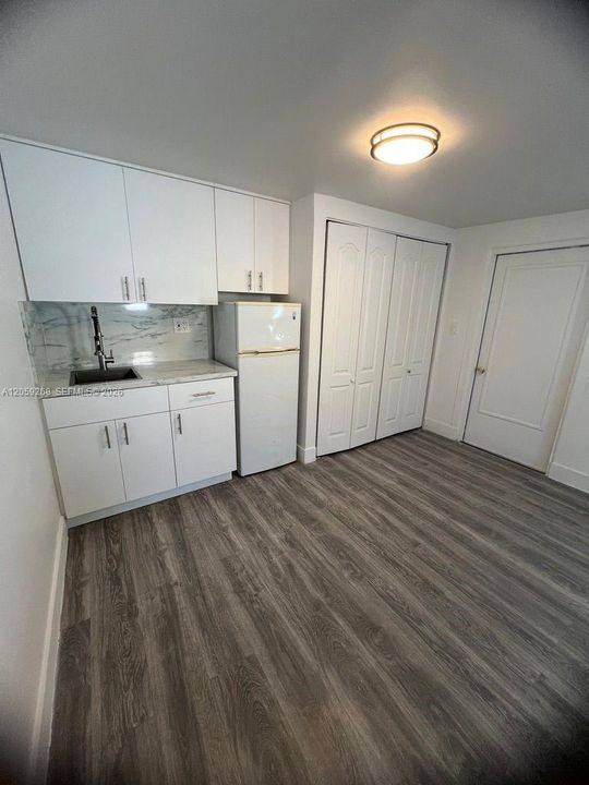 For Rent: $1,400 (1 beds, 1 baths, 1832 Square Feet)