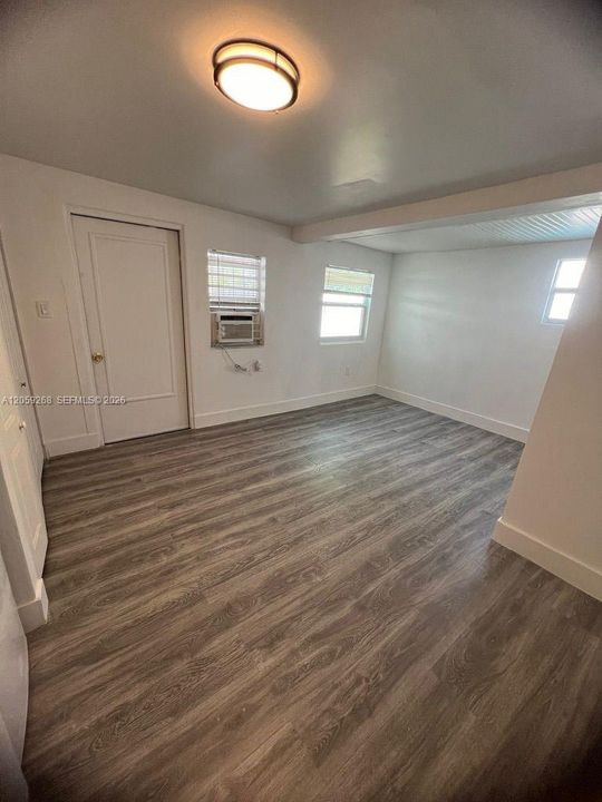 For Rent: $1,400 (1 beds, 1 baths, 1832 Square Feet)