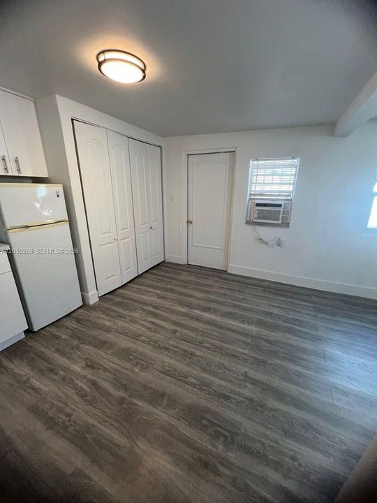 For Rent: $1,400 (1 beds, 1 baths, 1832 Square Feet)