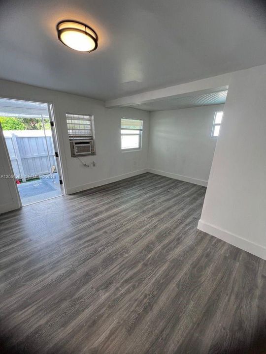 For Rent: $1,400 (1 beds, 1 baths, 1832 Square Feet)