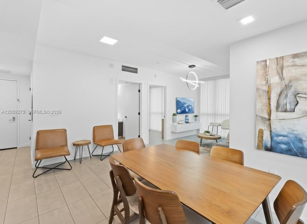For Sale: $329,000 (1 beds, 1 baths, 599 Square Feet)