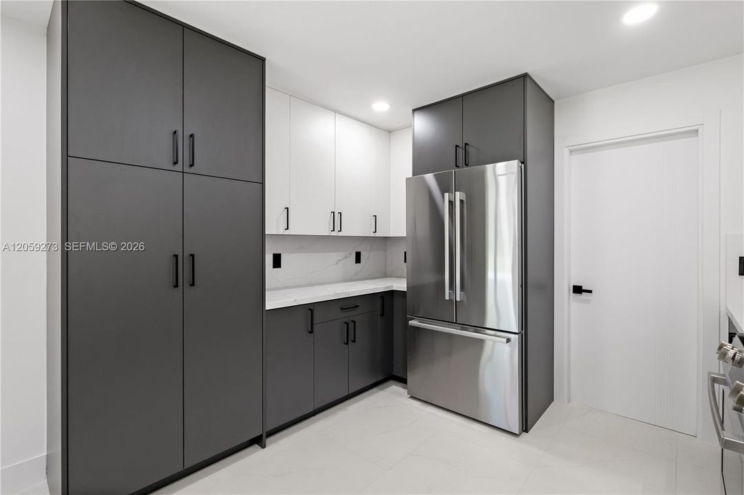 В аренду: $6,500 (0 спален, 2 ванн, 1667 Квадратных фут)