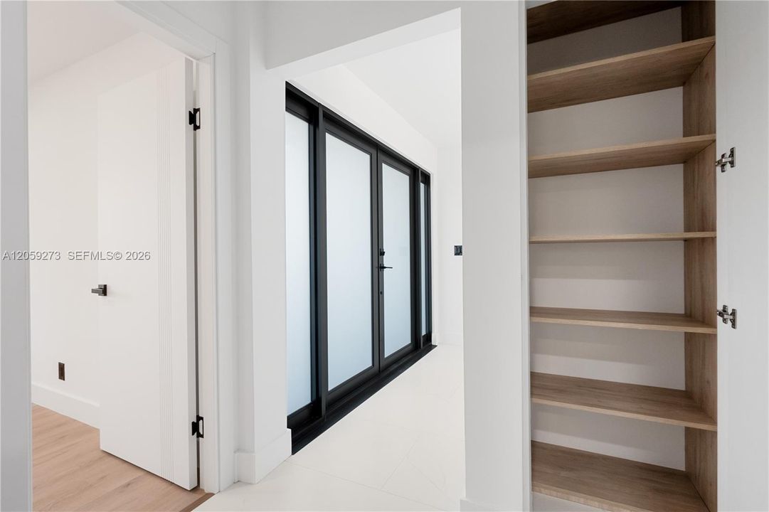 В аренду: $6,500 (0 спален, 2 ванн, 1667 Квадратных фут)