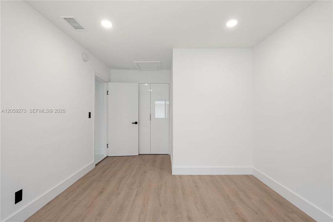 В аренду: $6,500 (0 спален, 2 ванн, 1667 Квадратных фут)