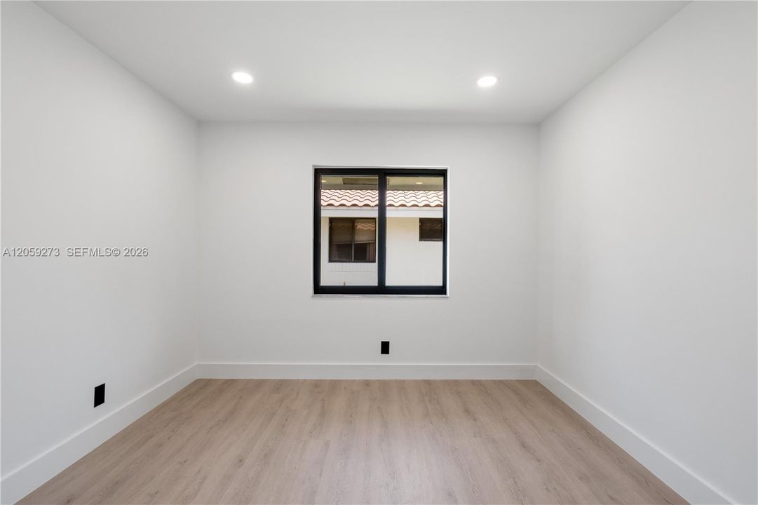 В аренду: $6,500 (0 спален, 2 ванн, 1667 Квадратных фут)