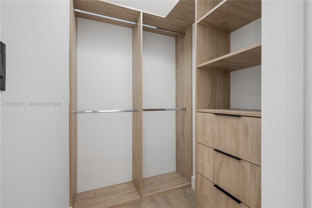 В аренду: $6,500 (0 спален, 2 ванн, 1667 Квадратных фут)
