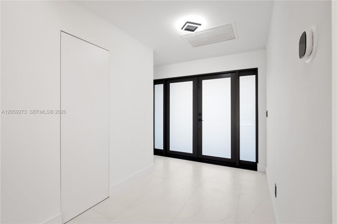 В аренду: $6,500 (0 спален, 2 ванн, 1667 Квадратных фут)
