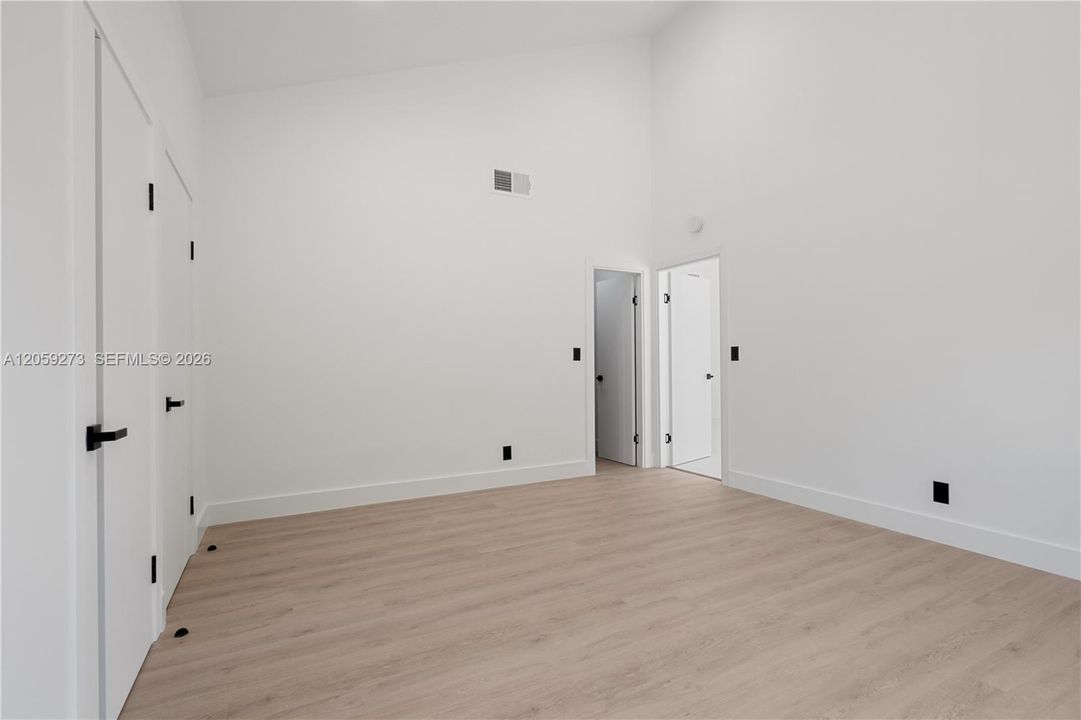 В аренду: $6,500 (0 спален, 2 ванн, 1667 Квадратных фут)