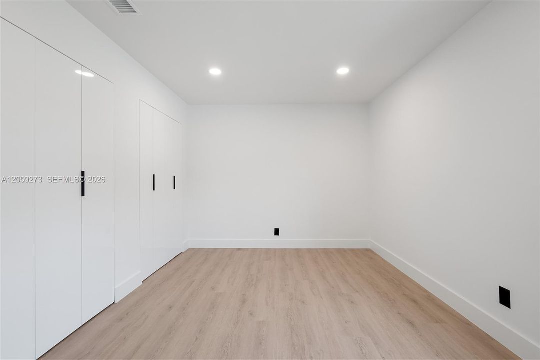 В аренду: $6,500 (0 спален, 2 ванн, 1667 Квадратных фут)