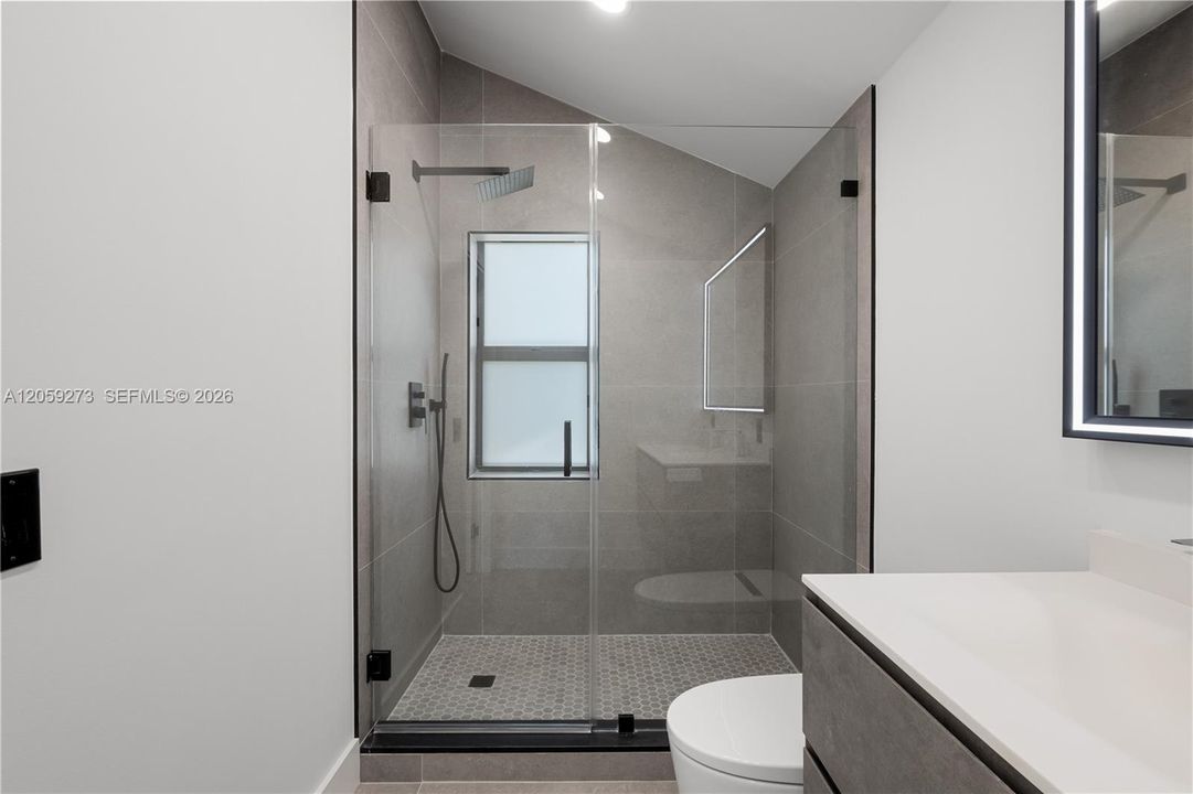 В аренду: $6,500 (0 спален, 2 ванн, 1667 Квадратных фут)