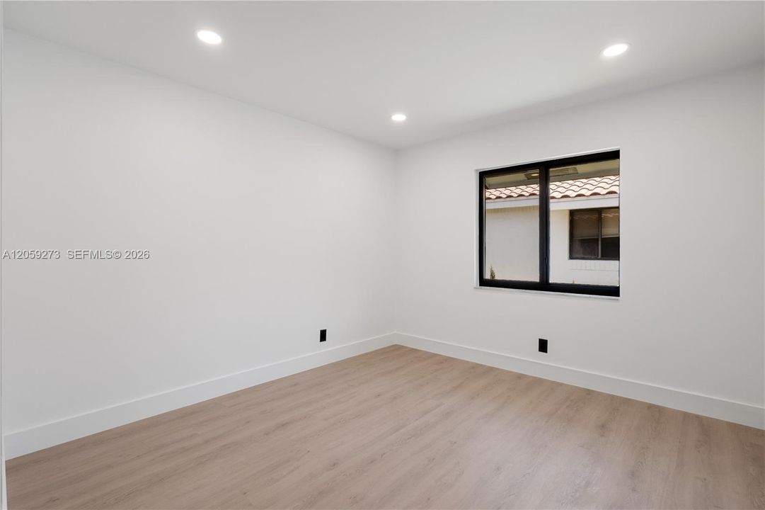 В аренду: $6,500 (0 спален, 2 ванн, 1667 Квадратных фут)