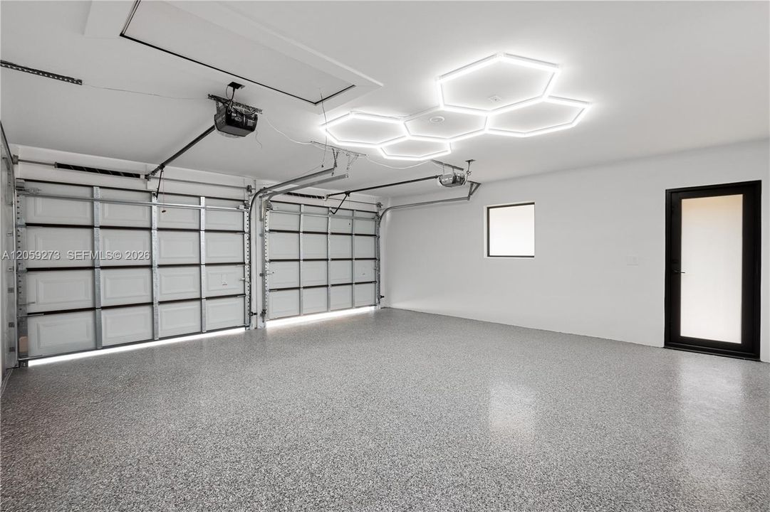 В аренду: $6,500 (0 спален, 2 ванн, 1667 Квадратных фут)