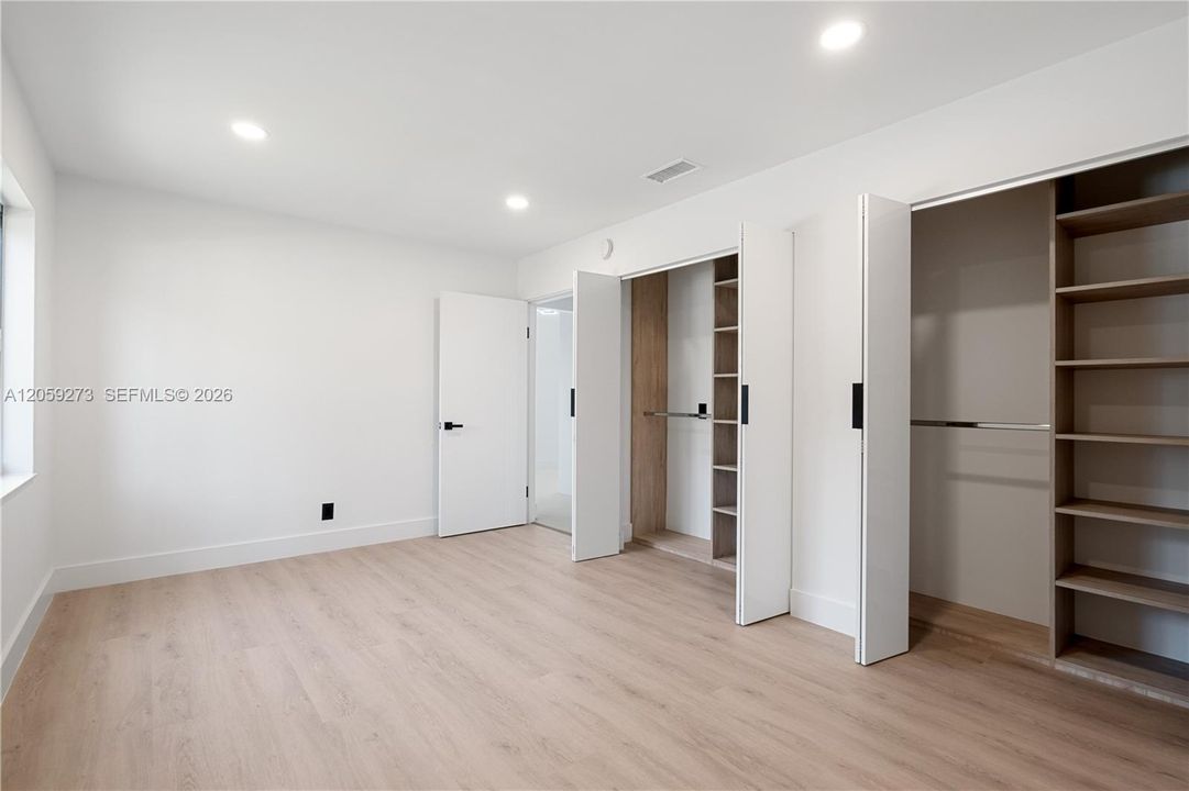 В аренду: $6,500 (0 спален, 2 ванн, 1667 Квадратных фут)