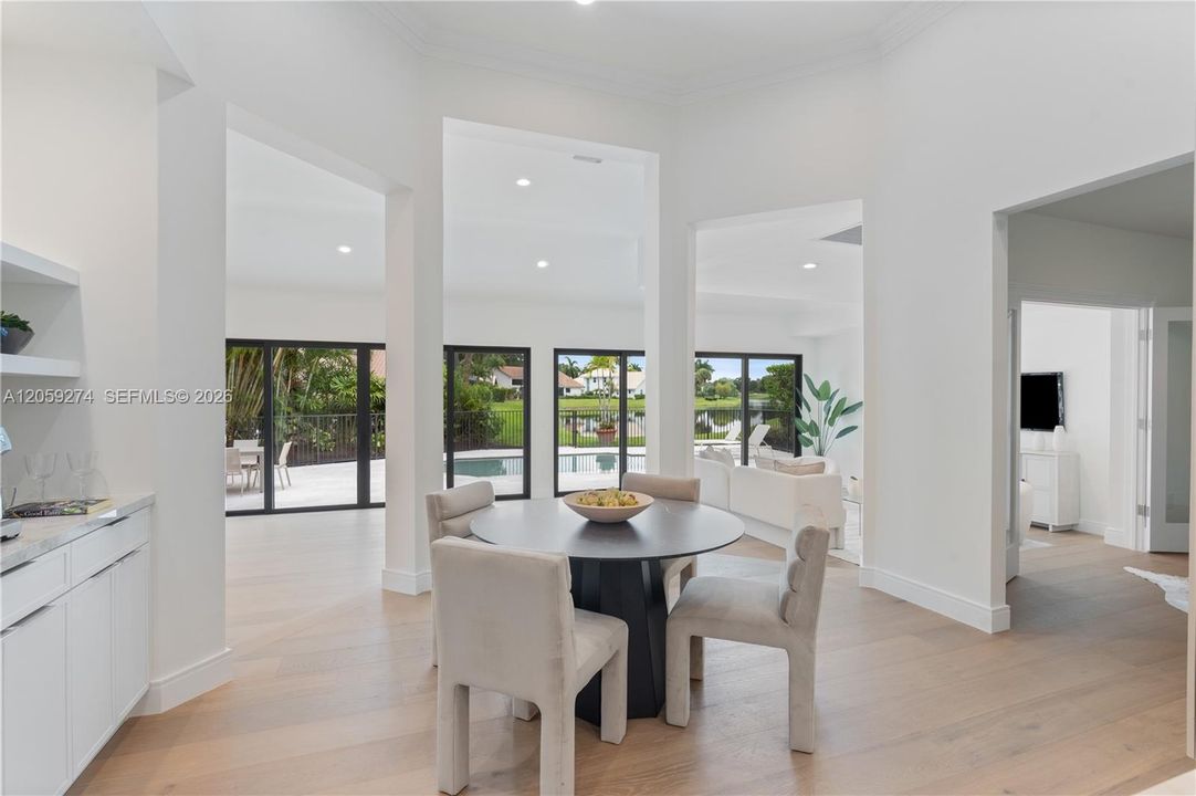 Activo con contrato: $2,175,000 (4 camas, 4 baños, 4316 Pies cuadrados)