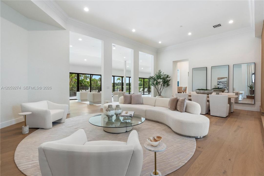 Activo con contrato: $2,175,000 (4 camas, 4 baños, 4316 Pies cuadrados)