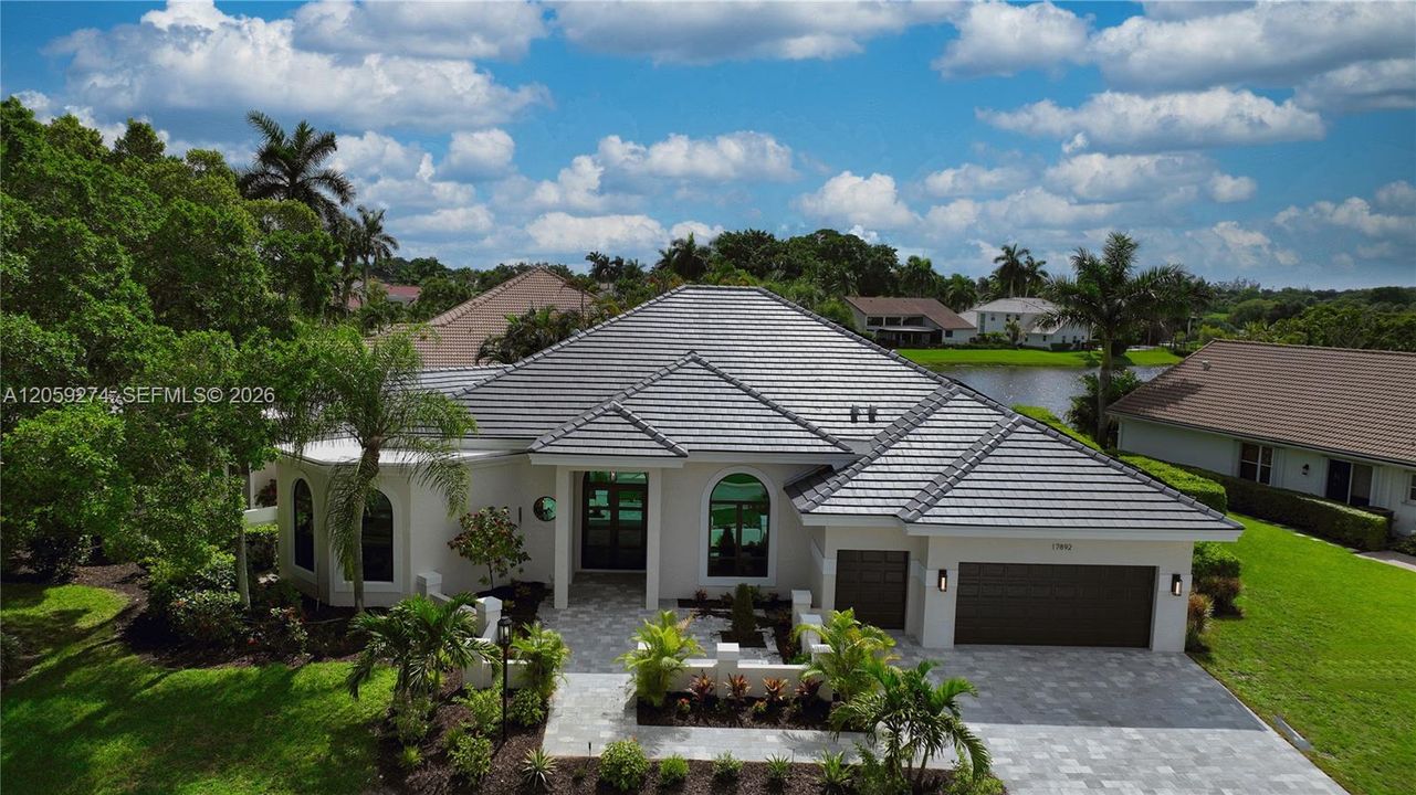 Activo con contrato: $2,175,000 (4 camas, 4 baños, 4316 Pies cuadrados)