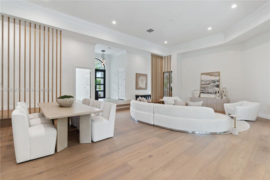 Activo con contrato: $2,175,000 (4 camas, 4 baños, 4316 Pies cuadrados)