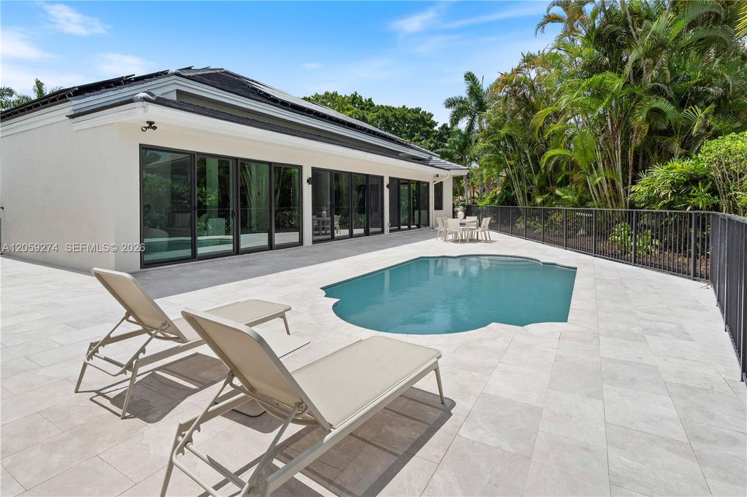 Activo con contrato: $2,175,000 (4 camas, 4 baños, 4316 Pies cuadrados)