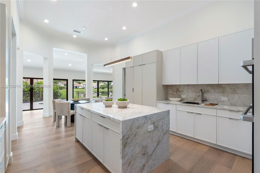 Activo con contrato: $2,175,000 (4 camas, 4 baños, 4316 Pies cuadrados)