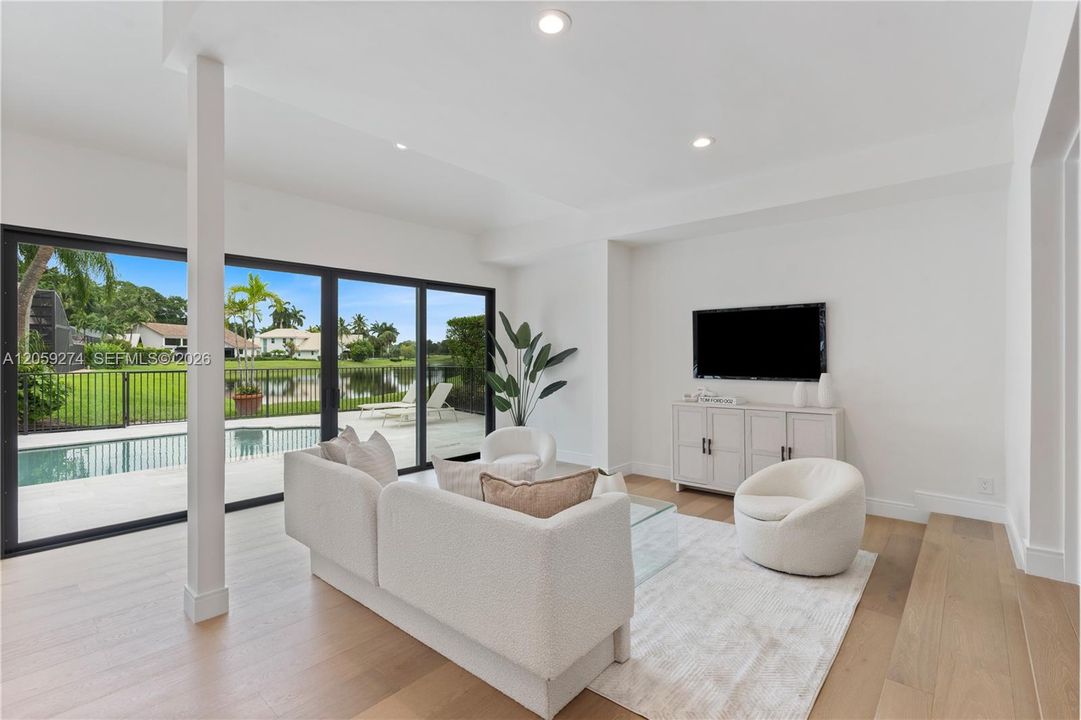Activo con contrato: $2,175,000 (4 camas, 4 baños, 4316 Pies cuadrados)