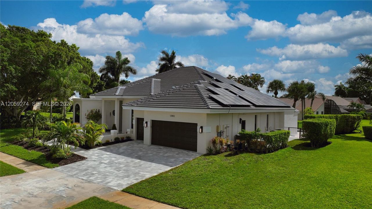 Activo con contrato: $2,175,000 (4 camas, 4 baños, 4316 Pies cuadrados)