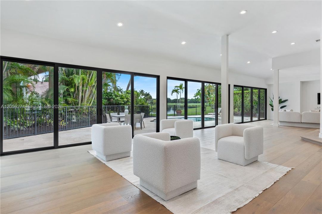 Activo con contrato: $2,175,000 (4 camas, 4 baños, 4316 Pies cuadrados)