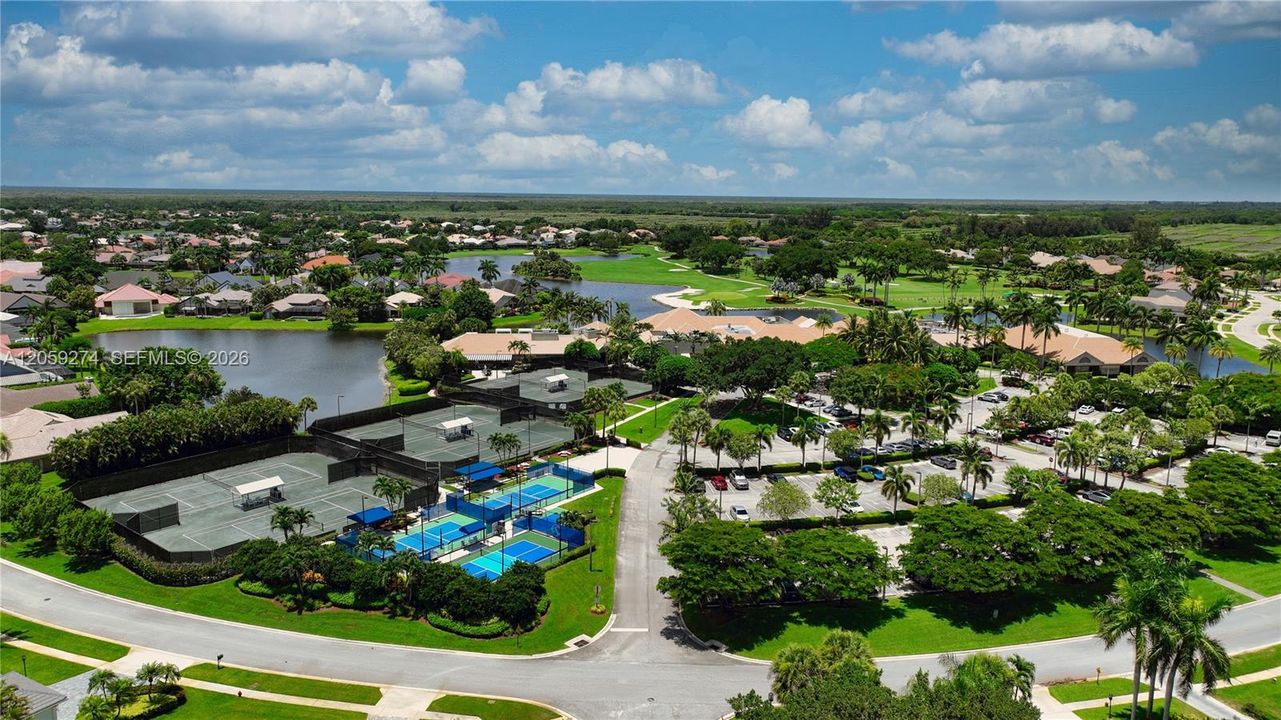 Activo con contrato: $2,175,000 (4 camas, 4 baños, 4316 Pies cuadrados)
