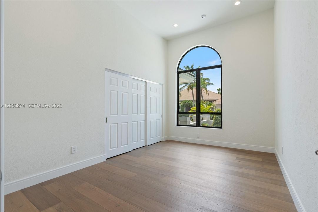 Activo con contrato: $2,175,000 (4 camas, 4 baños, 4316 Pies cuadrados)