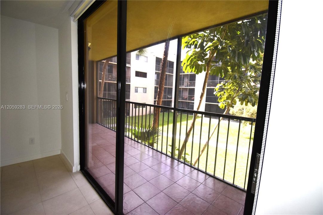 En Venta: $285,000 (2 camas, 2 baños, 1030 Pies cuadrados)