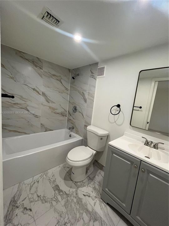 En Venta: $285,000 (2 camas, 2 baños, 1030 Pies cuadrados)