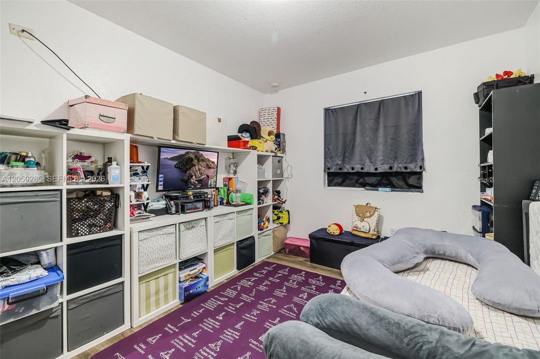 На продажу: $459,999 (5 спален, 3 ванн, 1850 Квадратных фут)
