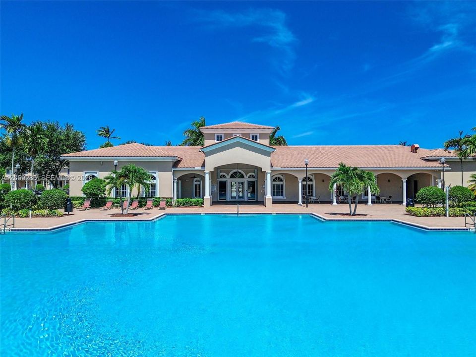 На продажу: $459,999 (5 спален, 3 ванн, 1850 Квадратных фут)