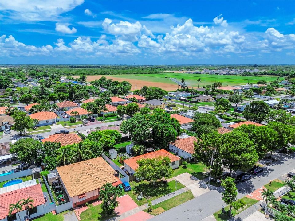 На продажу: $459,999 (5 спален, 3 ванн, 1850 Квадратных фут)