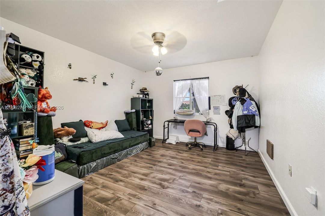 На продажу: $459,999 (5 спален, 3 ванн, 1850 Квадратных фут)
