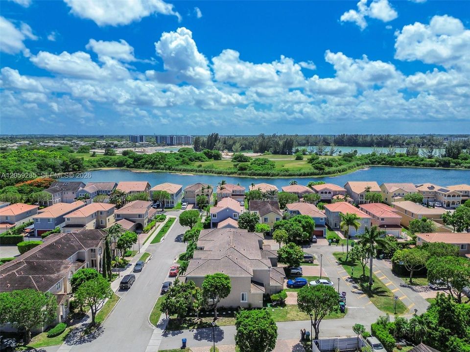 На продажу: $459,999 (5 спален, 3 ванн, 1850 Квадратных фут)