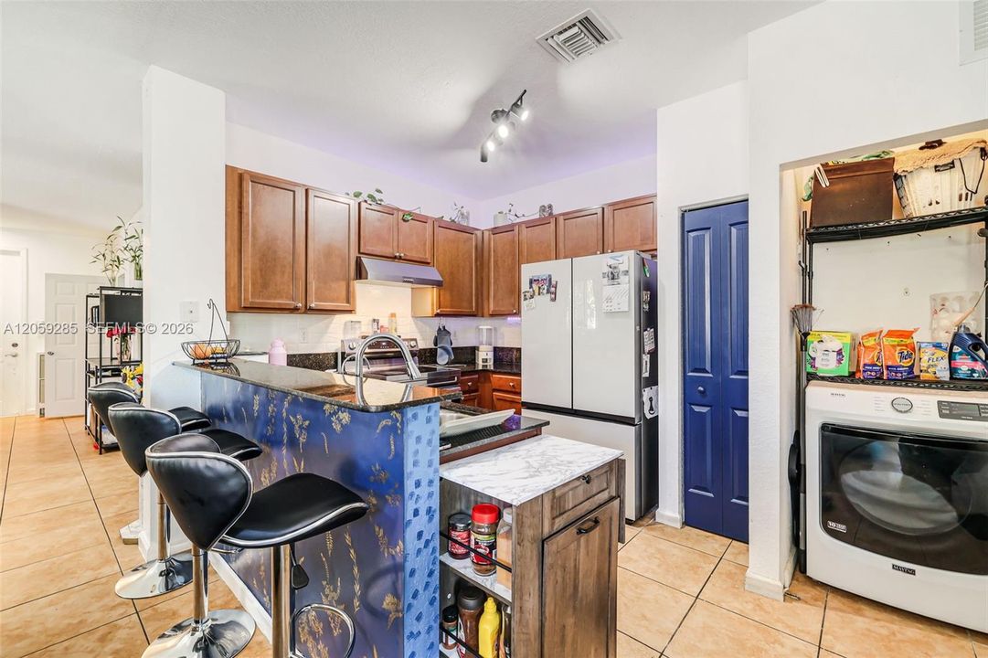 На продажу: $459,999 (5 спален, 3 ванн, 1850 Квадратных фут)