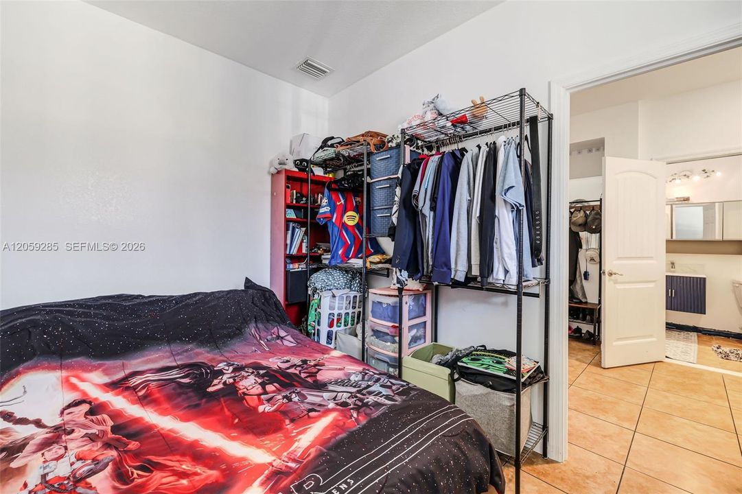 На продажу: $459,999 (5 спален, 3 ванн, 1850 Квадратных фут)