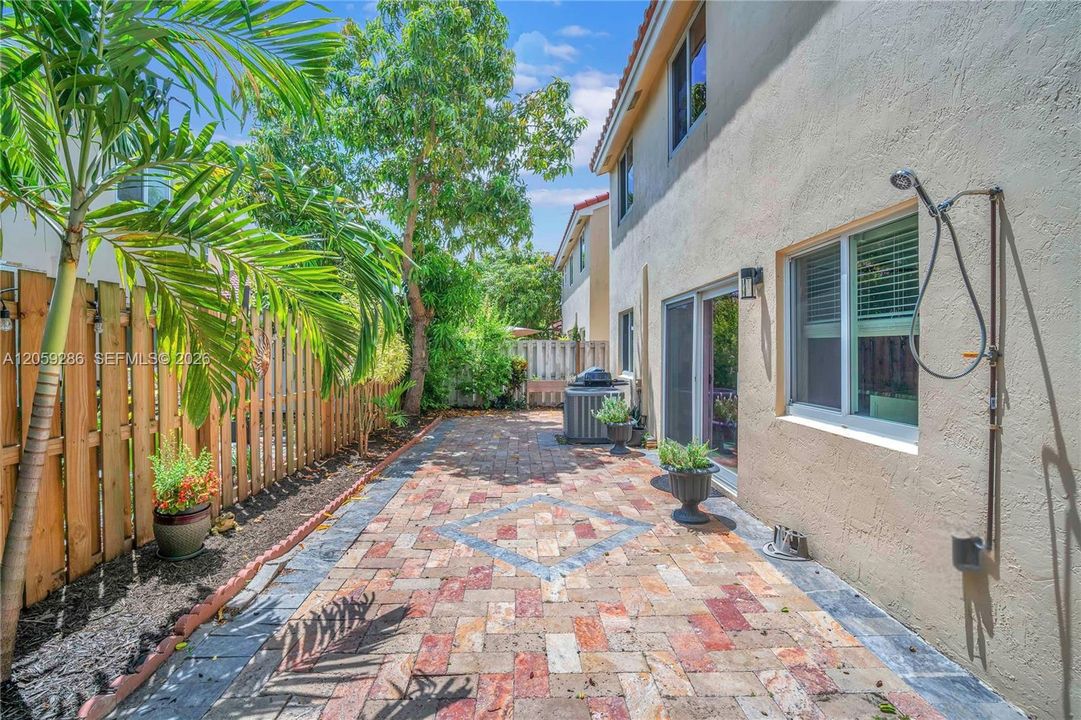En Venta: $519,000 (3 camas, 2 baños, 1555 Pies cuadrados)
